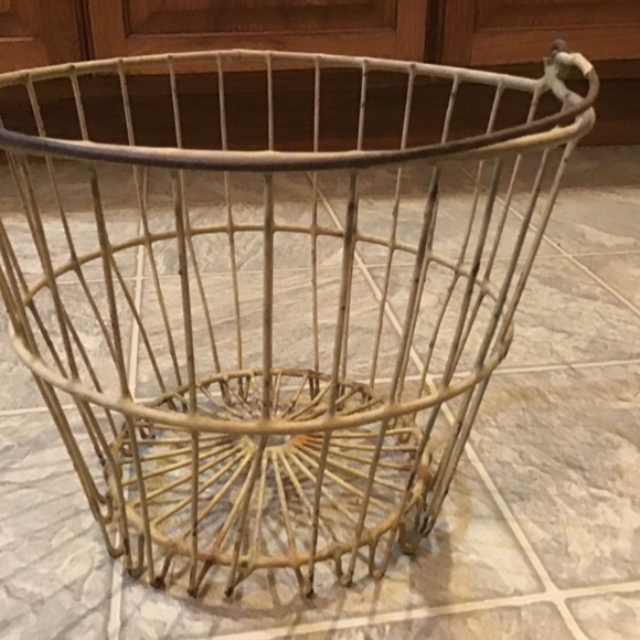 Vintage Metal Farmhouse Egg Basket - Farm Primitive - Antique Egg Basket - Picture 2 of 6